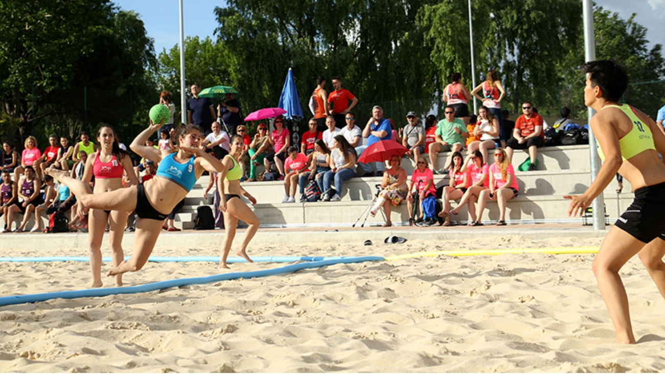 Las fases finales senior de balonmano playa, en La Otra