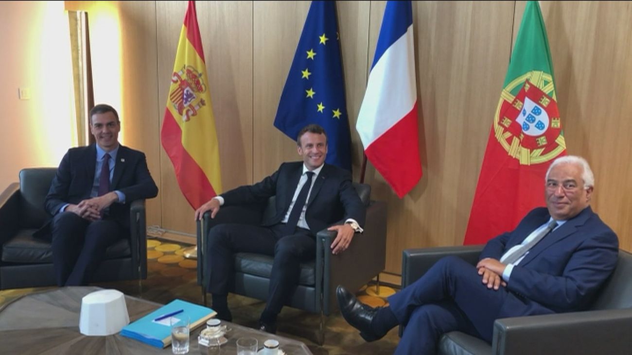 Sánchez  se reune con Macron y Costa antes de cumbre UE