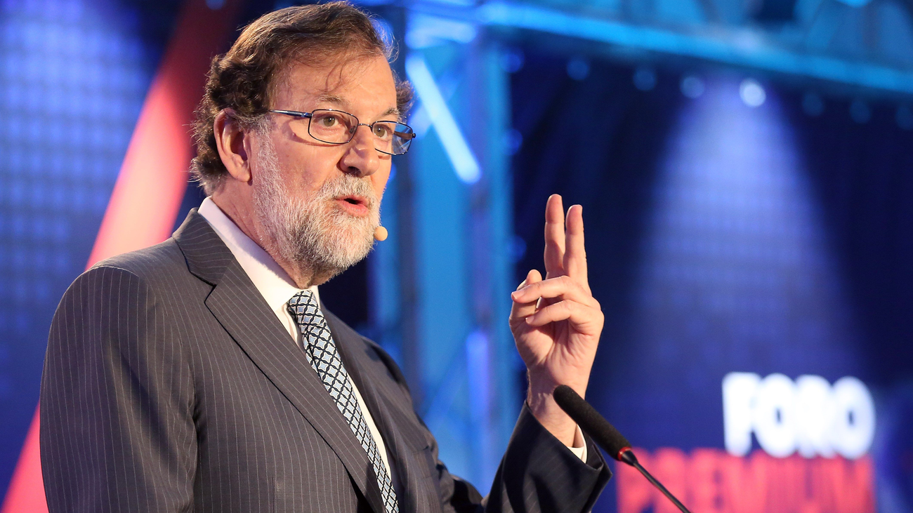 Rajoy pide un "gobierno moderado" y no ve mal un pacto entre PSOE y Ciudadanos