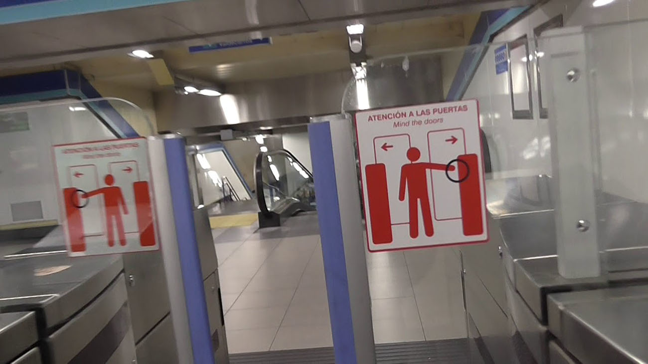 Adiós a los tornos abiertos en el metro de Madrid