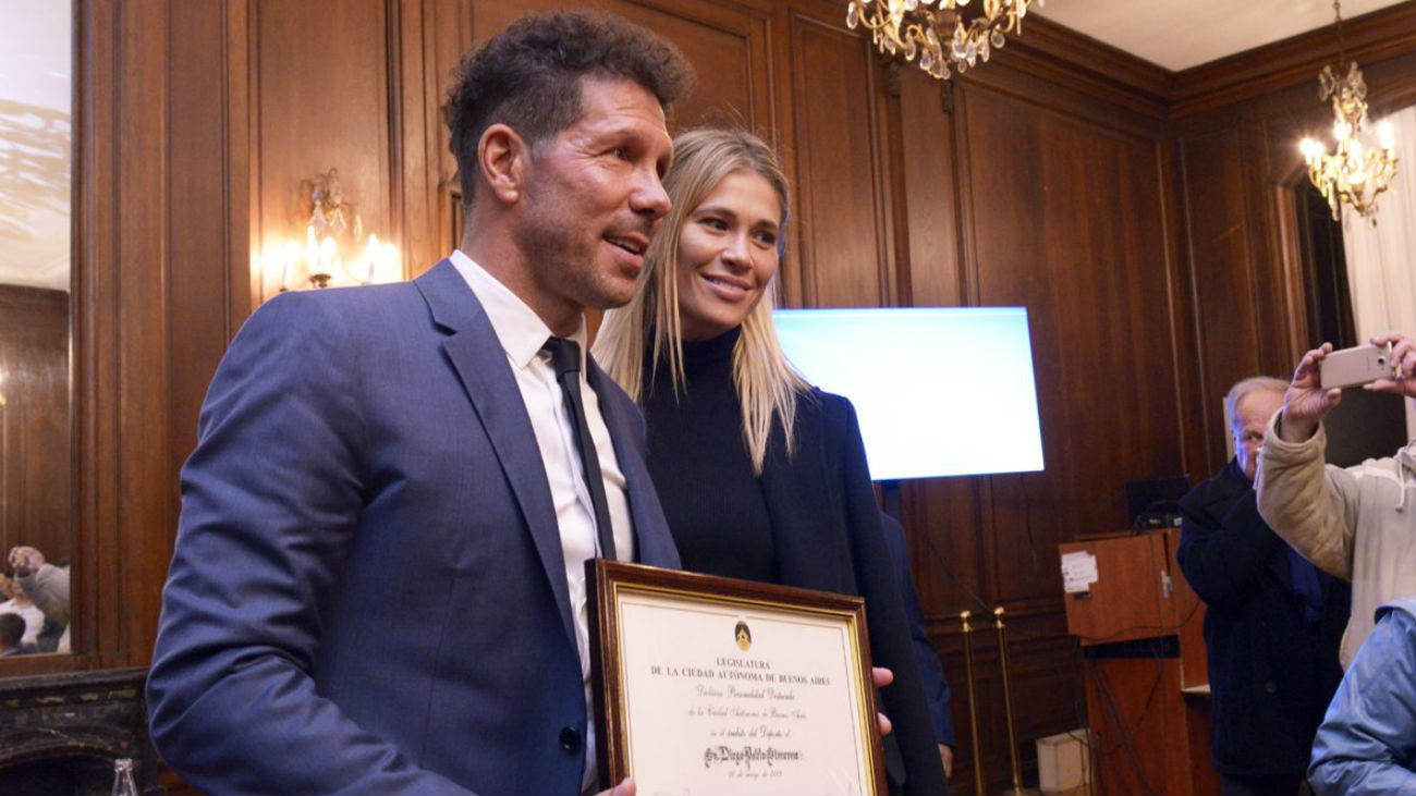Diego Simeone y su mujer