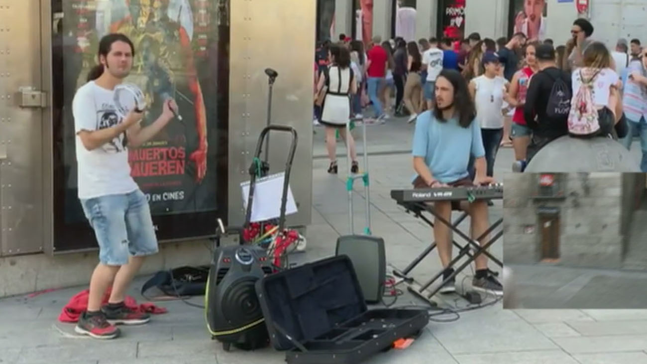 Los vecinos de Cuchilleros, hartos de los ruidos por los músicos callejeros