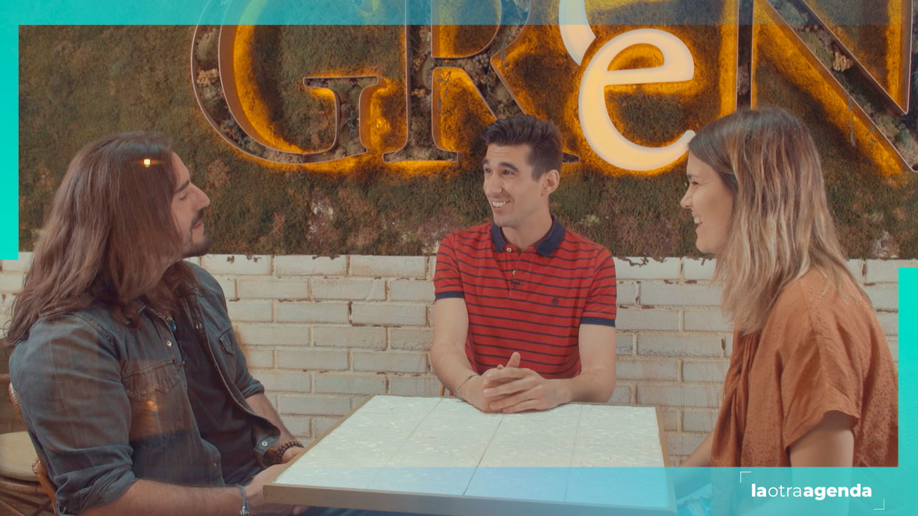 El espectáculo "desordenado" de la poeta Elvira Sastre y el músico Andrés Suárez