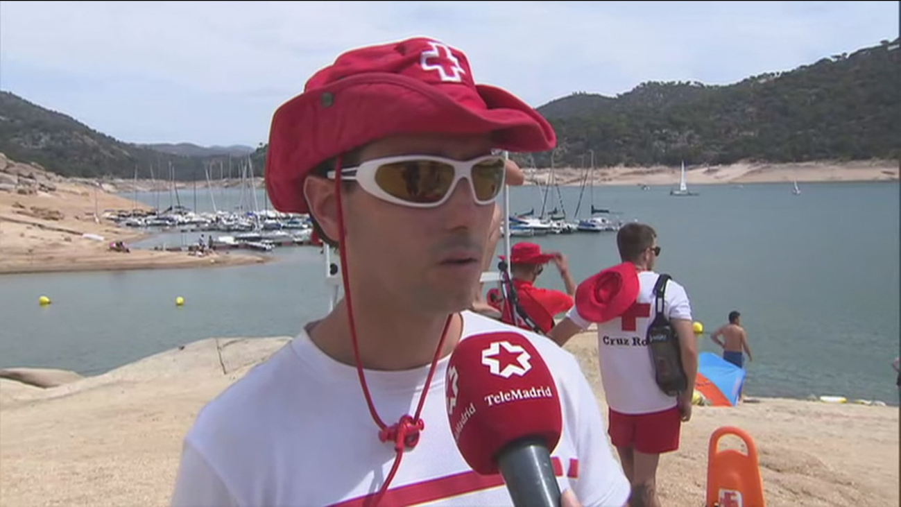 Los madrileños disfrutan del buen tiempo en el Pantano de San Juan