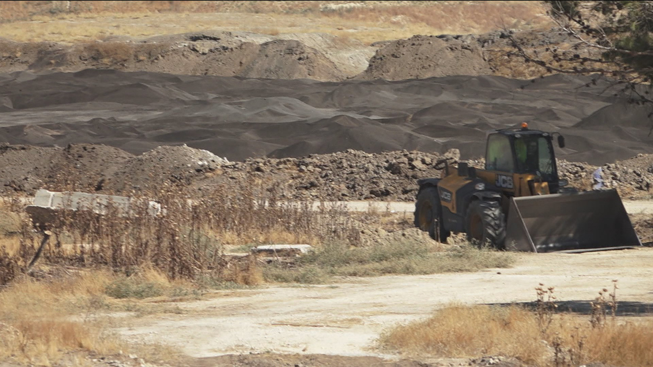 Los vecinos de Perales, hartos de los lodos y los malos olores