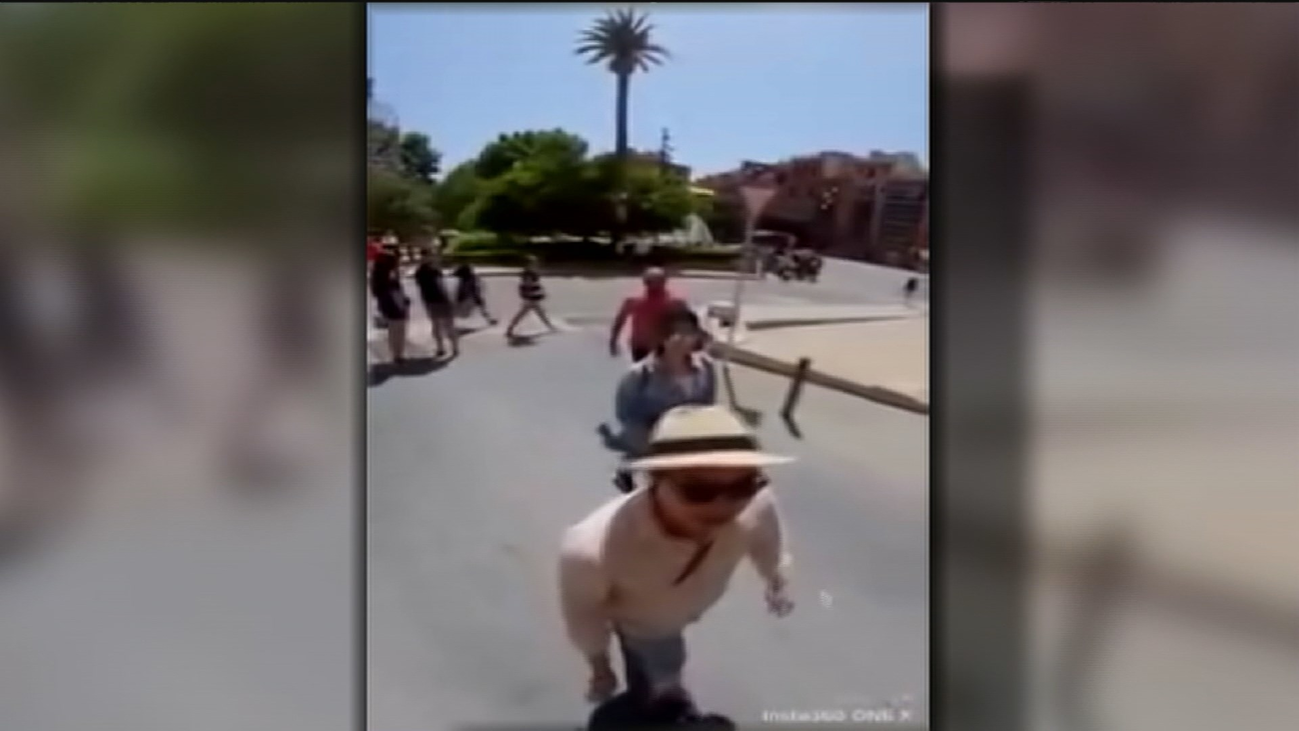 Unos carteristas, pillados 'in fraganti' robando a unos turistas japoneses