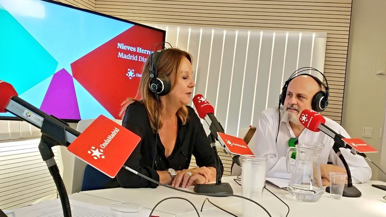 Entrevista a María Dueñas,  10 años después de 'El tiempo entre costuras'