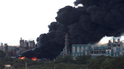 Cinco afectados por un incendio en San Roque, ya casi extinguido
