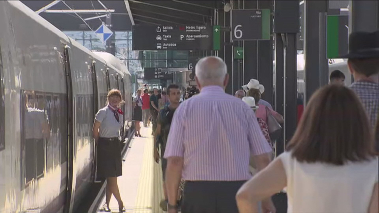 El primer AVE a Granada con viajeros llega con unos minutos de retraso
