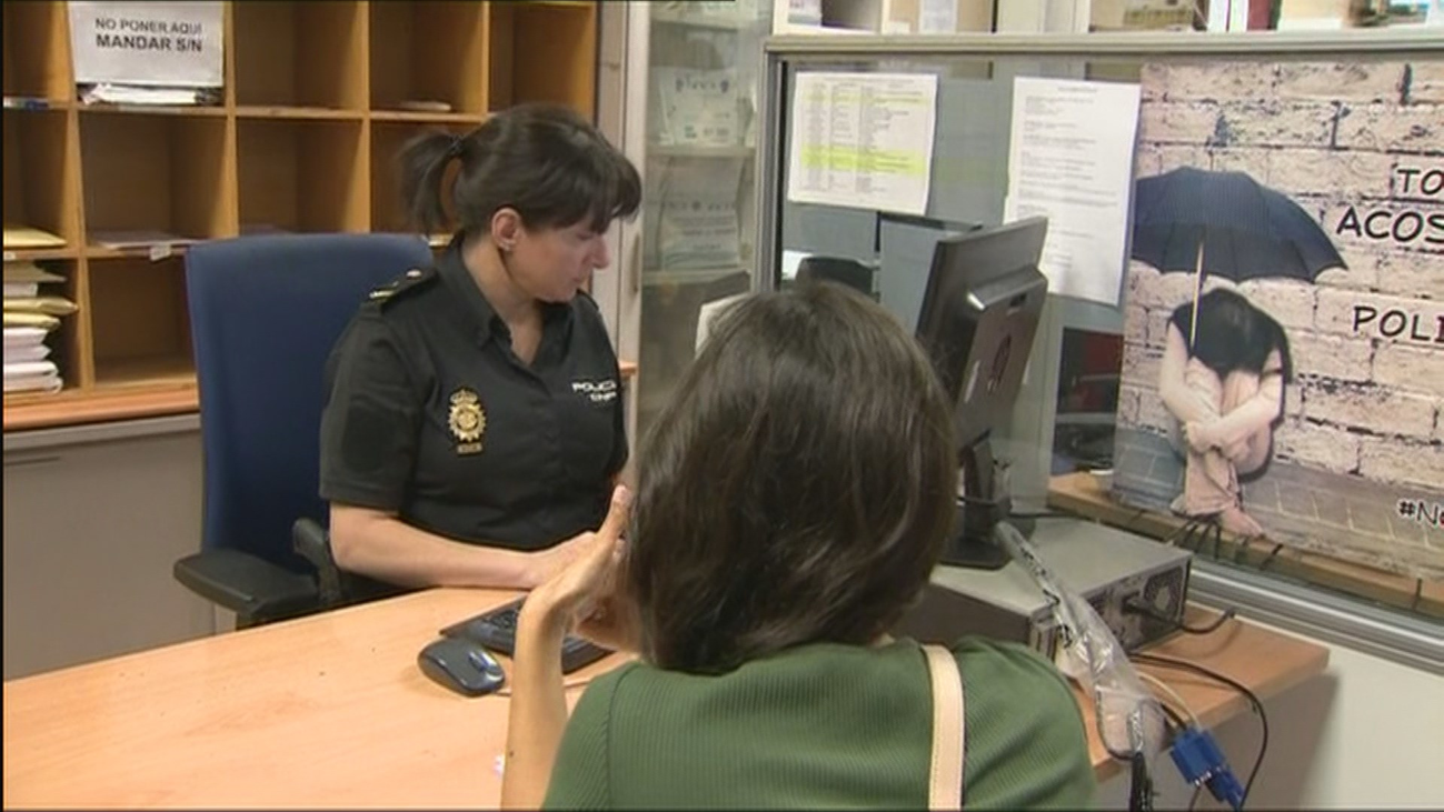 Una madre y su hija denuncian a la Policía que un sicario al que contrataron las estafó