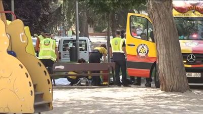 Muere un hombre apuñalado en un parque infantil de Valdezarza