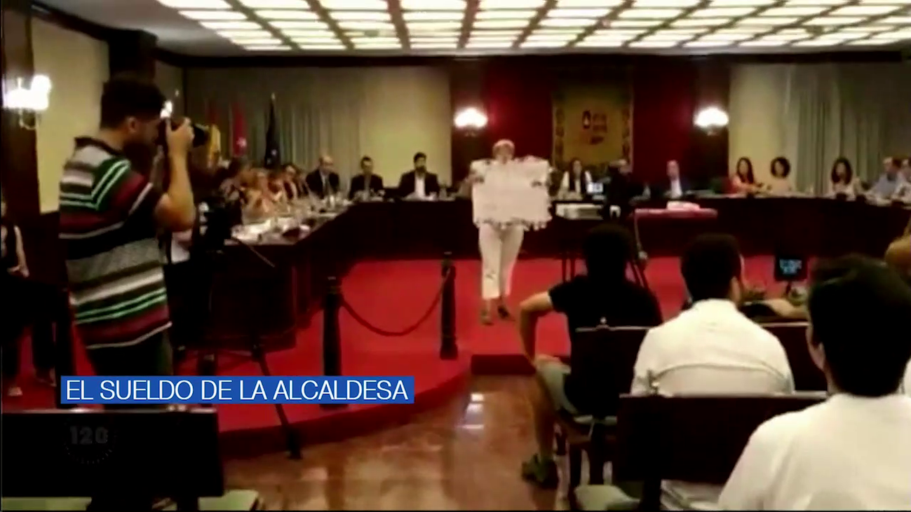 Protesta en Móstoles por la subida de sueldo de la nueva alcaldesa