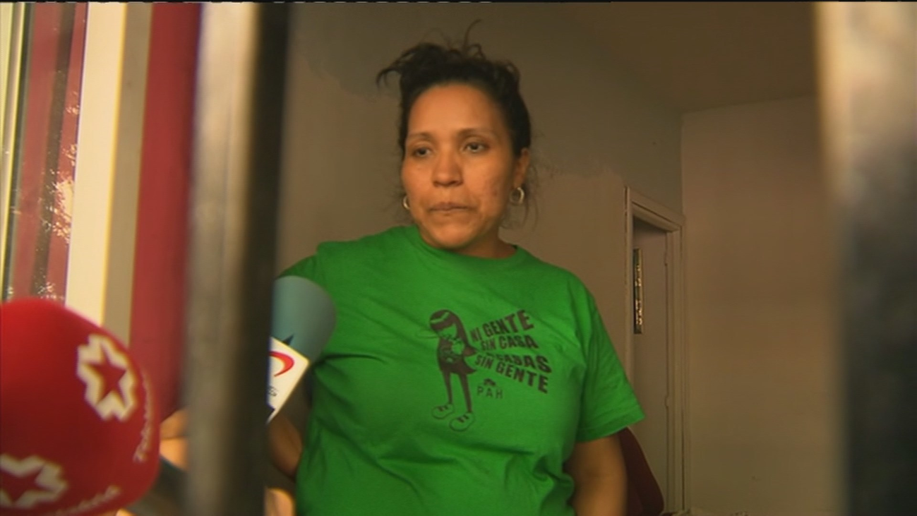 Máxima tensión en Parla en el desahucio de Angélica y sus dos hijos