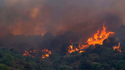 Los pueblos afectados por el incendio de Cadalso se preparan para otra noche de angustia