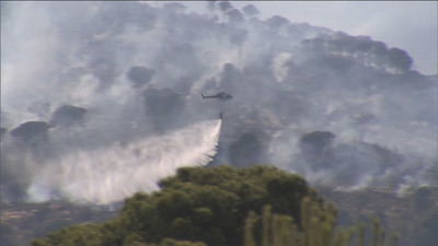 El fuego de Cadalso duplica su tamaño en 24 horas a causa del viento