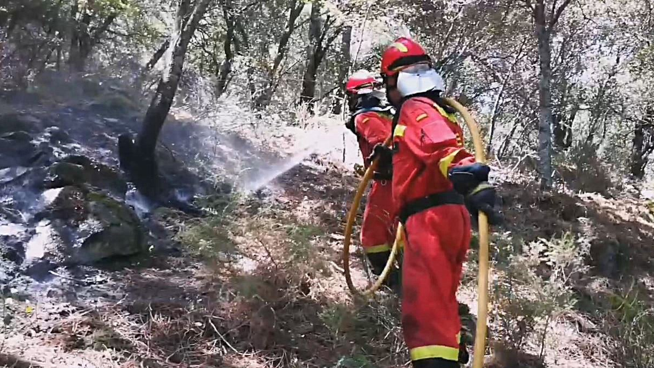 Hasta 500 personas siguen trabajando para apagar el incendio de Cadalso y Cenicientos