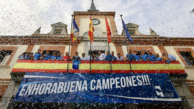 Las Rozas celebra el histórico ascenso de su equipo a Segunda B