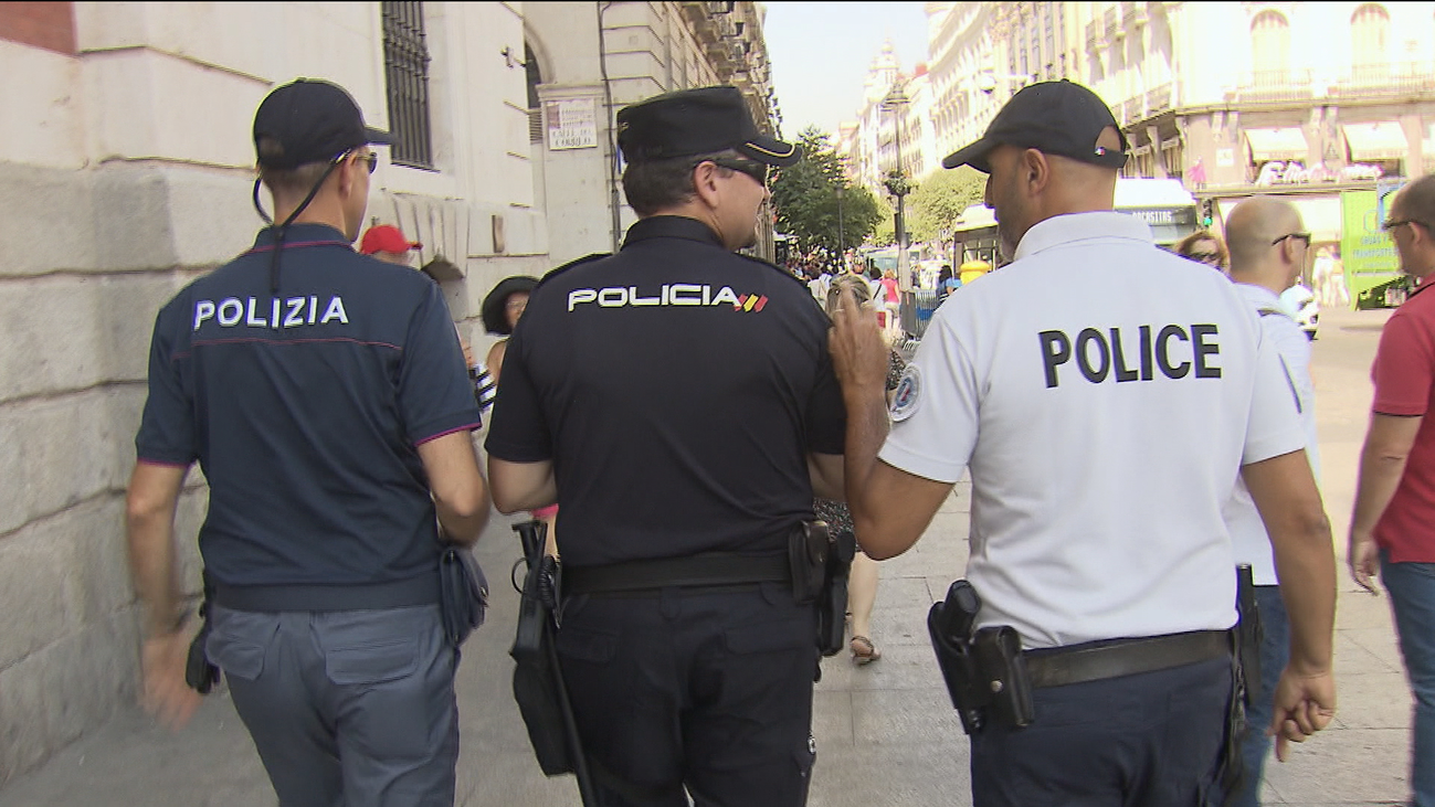 Policías internacionales llegan a Madrid ante la llegada masiva de turistas