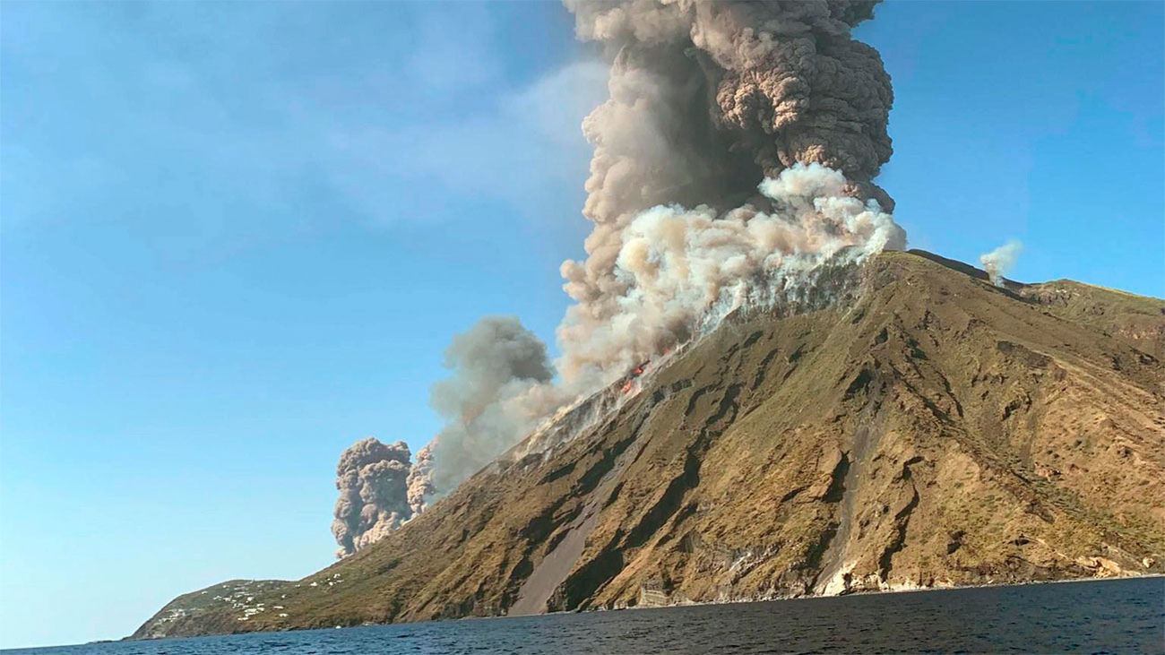 Un muerto y un herido en la explosión del volcán italiano Estrómboli