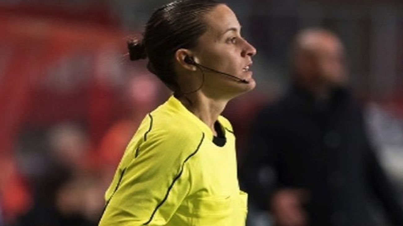 Guadalupe Porras, primera árbitra de fútbol masculino en primera