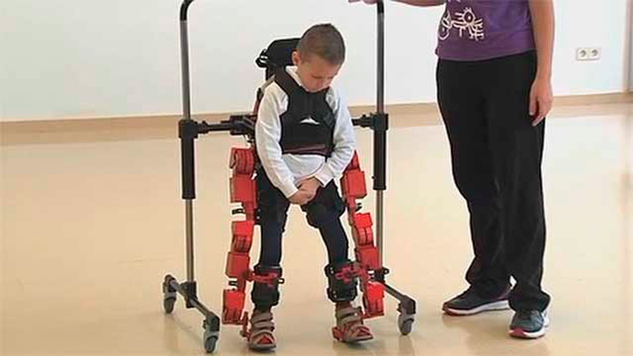 El Hospital Niño Jesús muestra un exoesqueleto que obedece las órdenes del cerebro