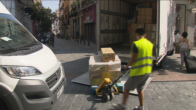 La eterna polémica por los horarios de carga y descarga en el centro de Madrid