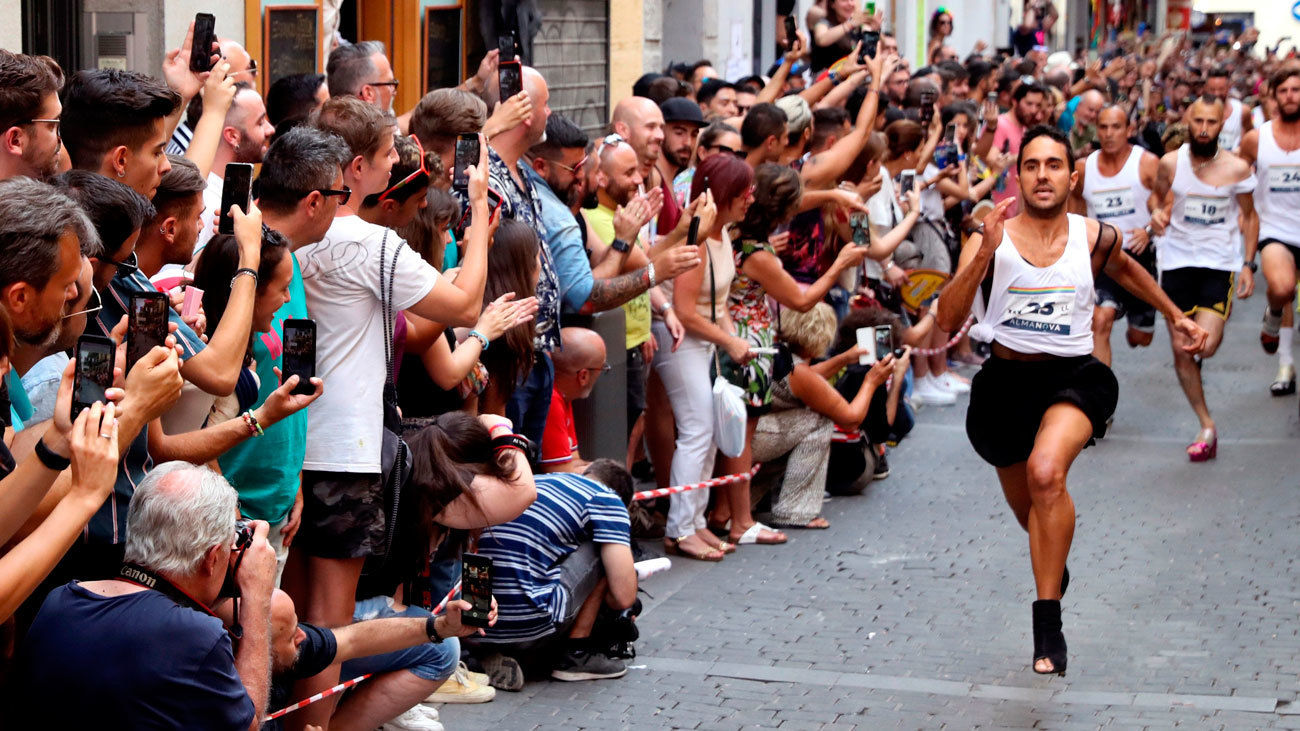 Pensativo Colonos amanecer Orgullo Gay Madrid 2019: las fotos de la Carrera de Tacones