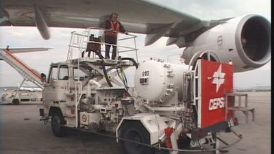 Huelga de los trabajadores de repostaje de aviones en Barajas