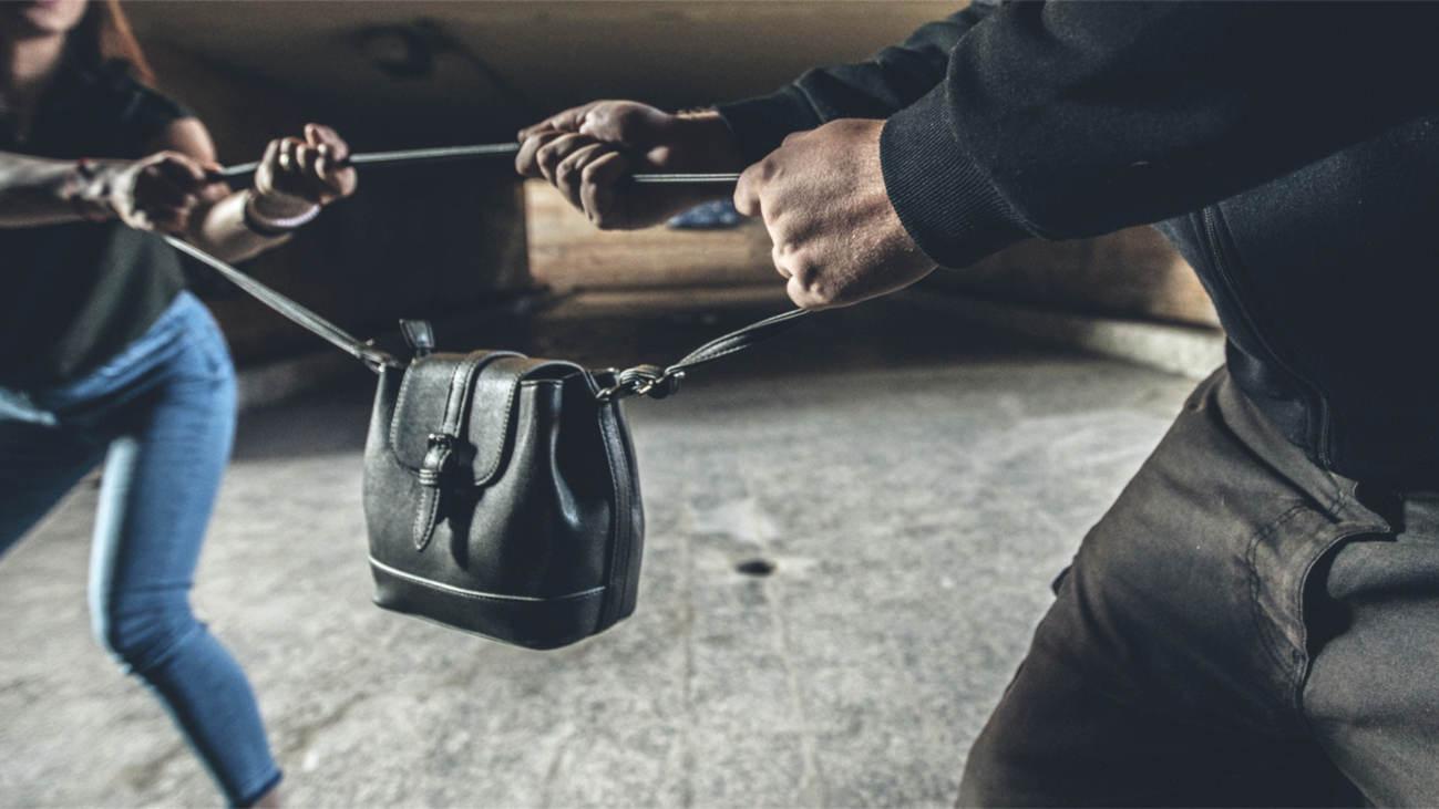 Sevilla sufre cinco robos por tirones al día