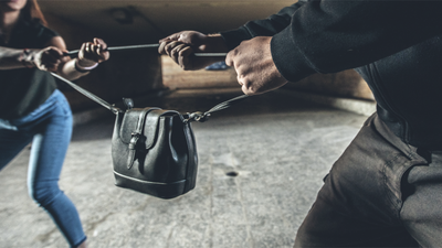 Sevilla sufre cinco robos por tirones al día