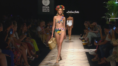 Color y diversión sobre la pasarela