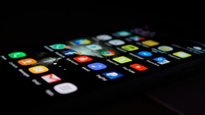 Cae una banda de Carabanchel que adquiría móviles en internet con documentación falsa