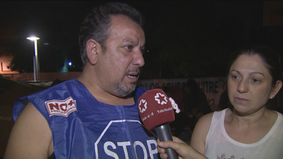 Acampados contra un desahucio en Villaverde