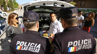 La Policía de Las Rozas adquiere once vehículos que cuentan con desfibriladores
