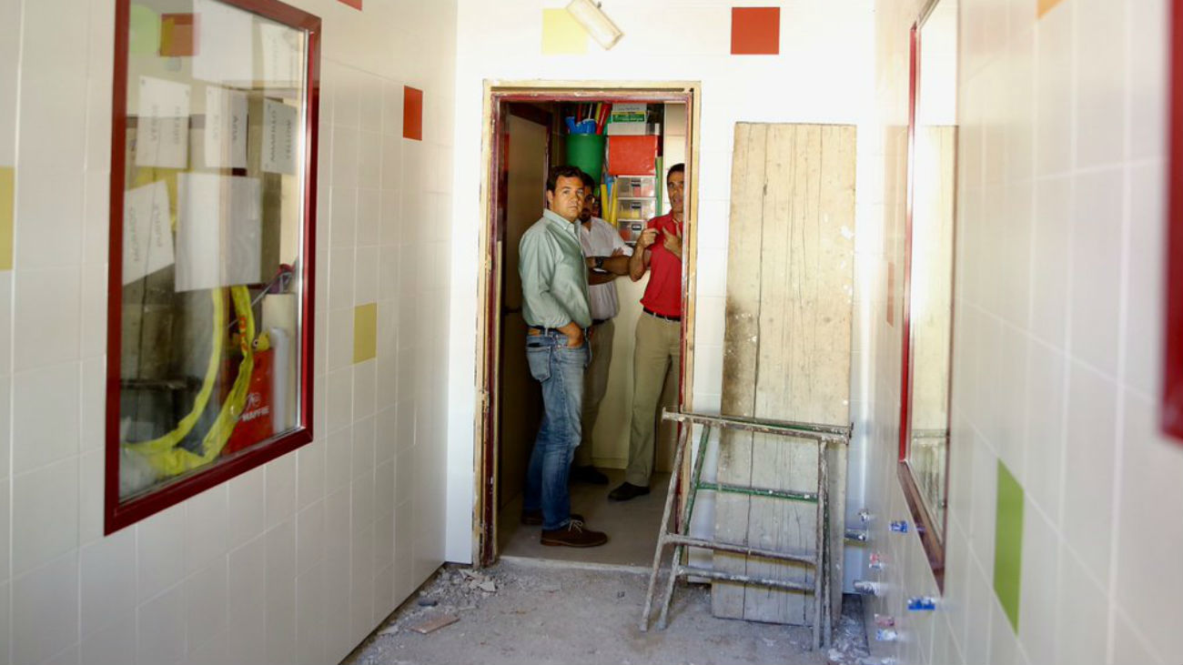 El alcalde de Las Rozas visita las obra de un colegio