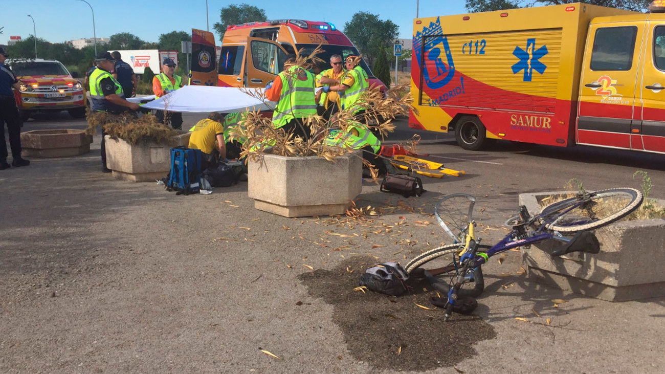 Una mujer muy grave tras ser atropellada su bicicleta en Villa de Vallecas