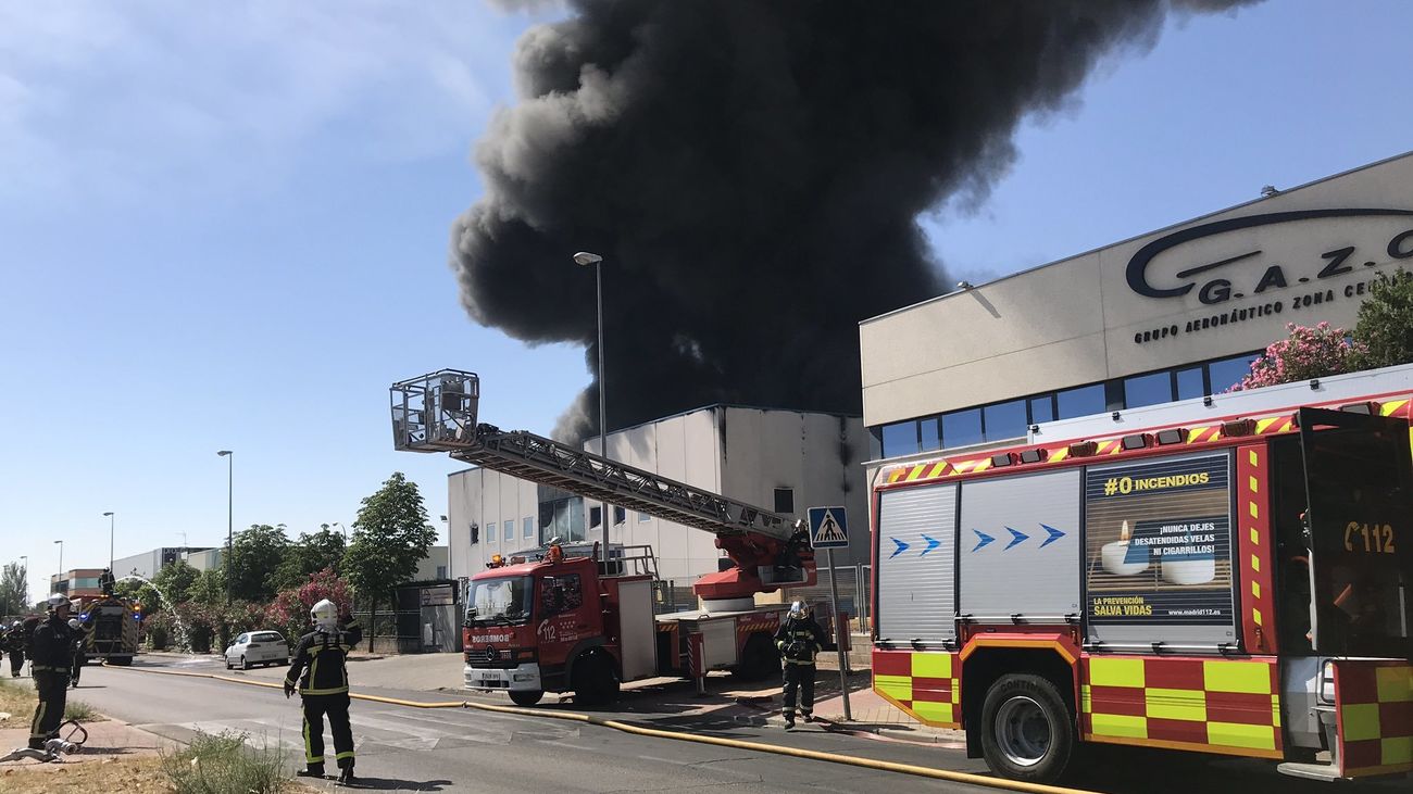 Extinguido el incendio de la fábrica de La Cantueña en Fuenlabrada