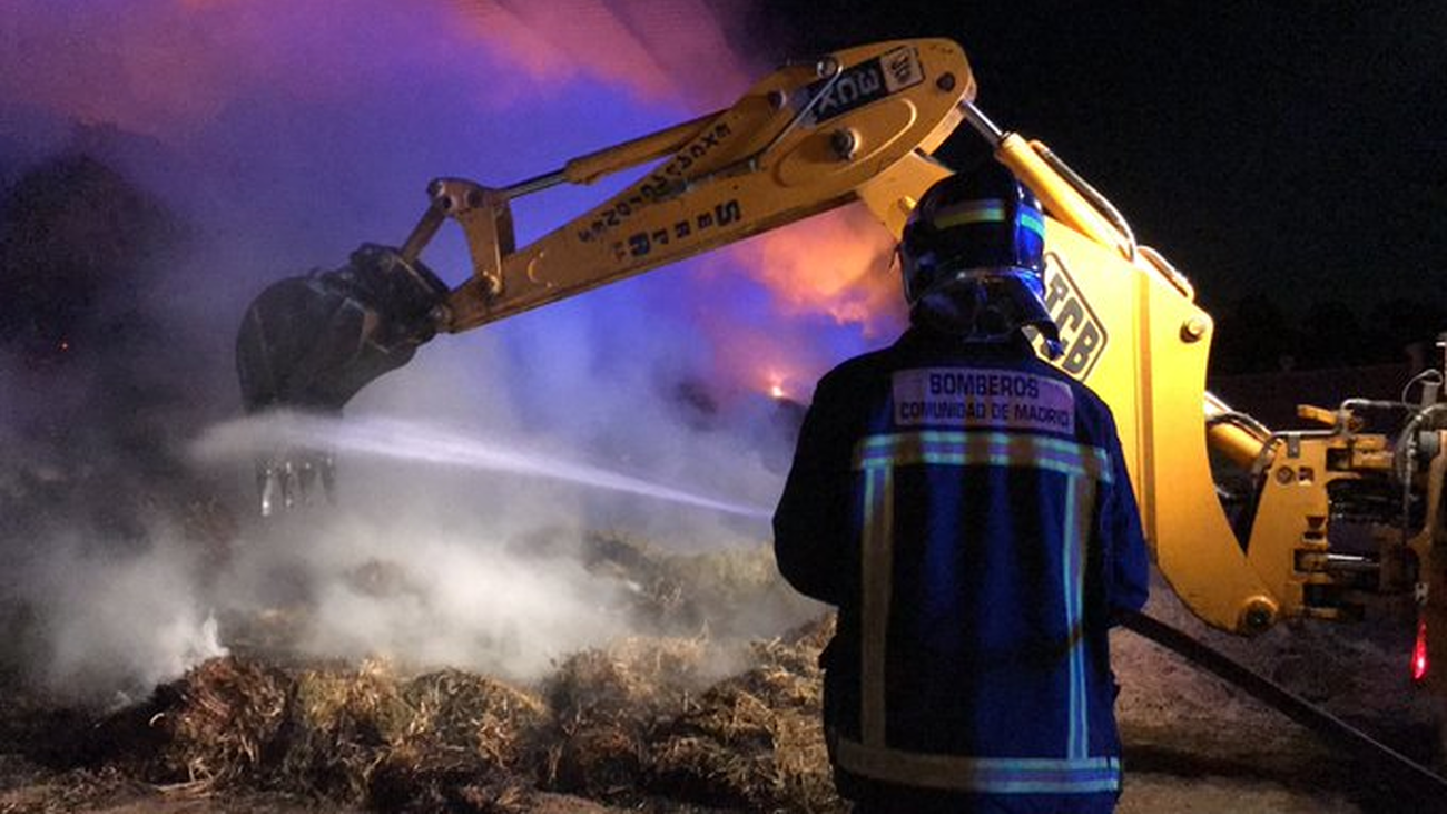 Incendio en una nave ganadera en Villanueva de Perales