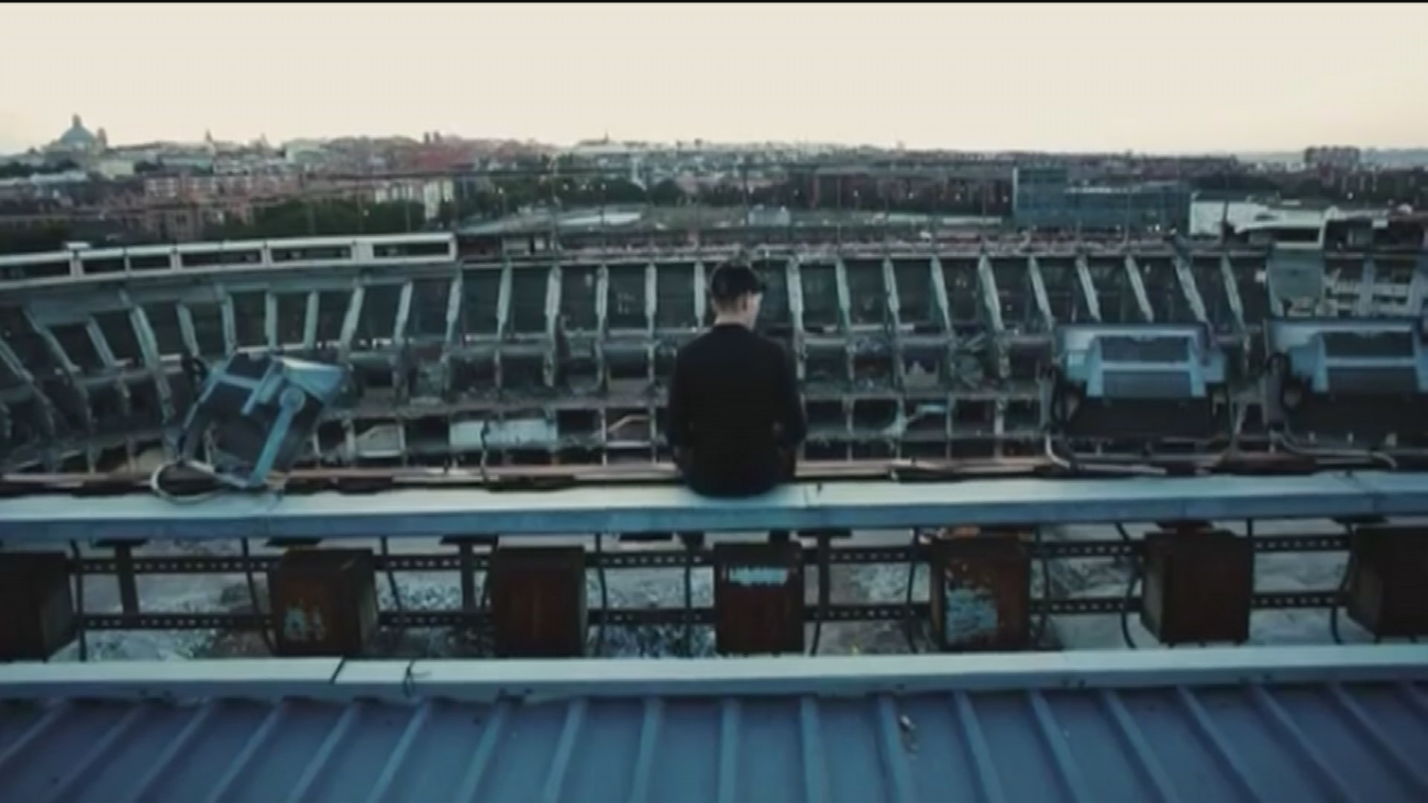 Se juegan la vida asaltando el Calderón en obras para hacerse selfies