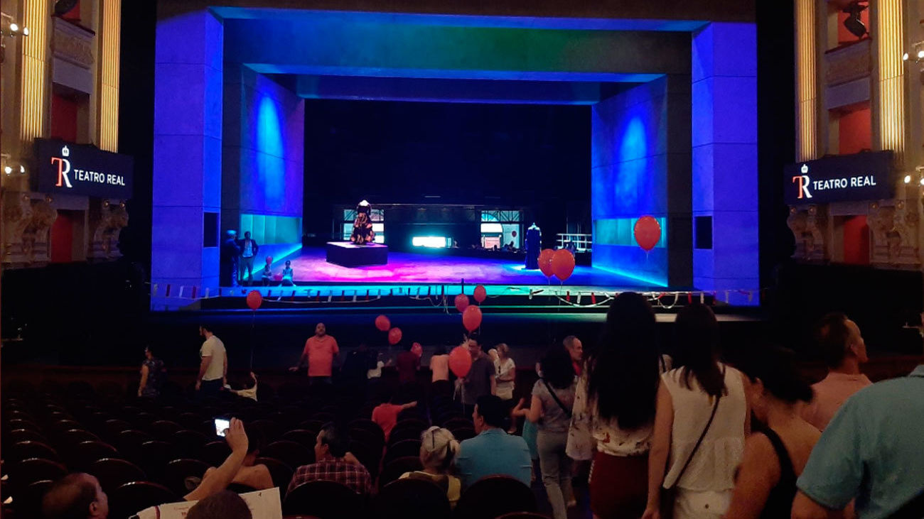 Cuatro mil personas visitan el Teatro Real en su jornada de puertas abiertas