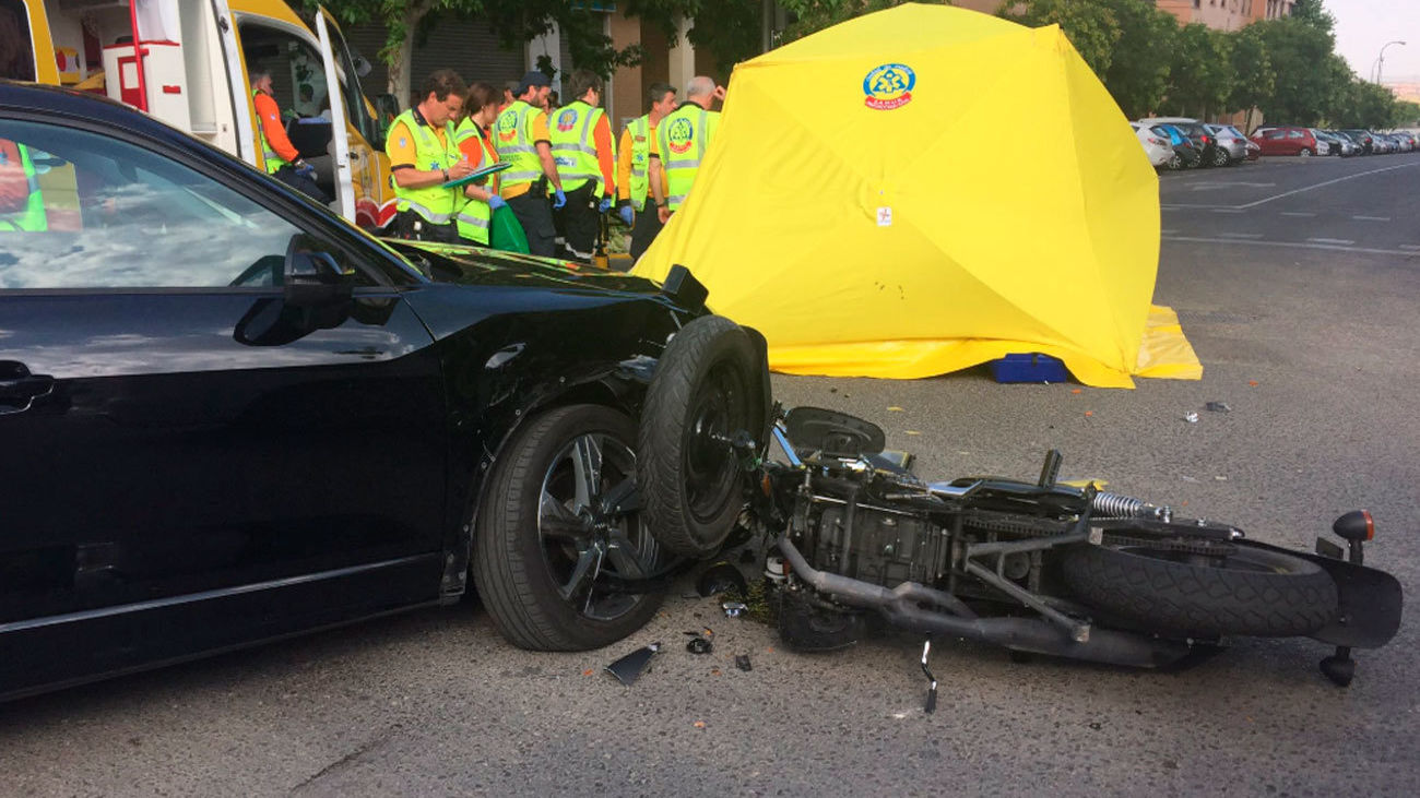 Motorista en estado crítico tras colisionar con un turismo en Vicálvaro