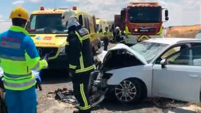 Cuatro heridos, uno de ellos  grave, en un choque frontal  entre dos coches en Daganzo de Arriba