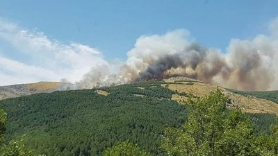 Sin control el incendio forestal de Sotillo de la Adrada (Ávila)