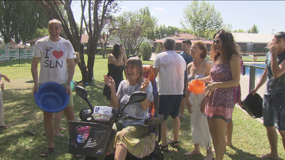 Las piscinas de Madrid se llenan de solidaridad para luchar contra la esclerosis múltiple