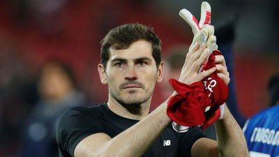 Casillas cuelga, de momento, los guantes y pasa a los despachos