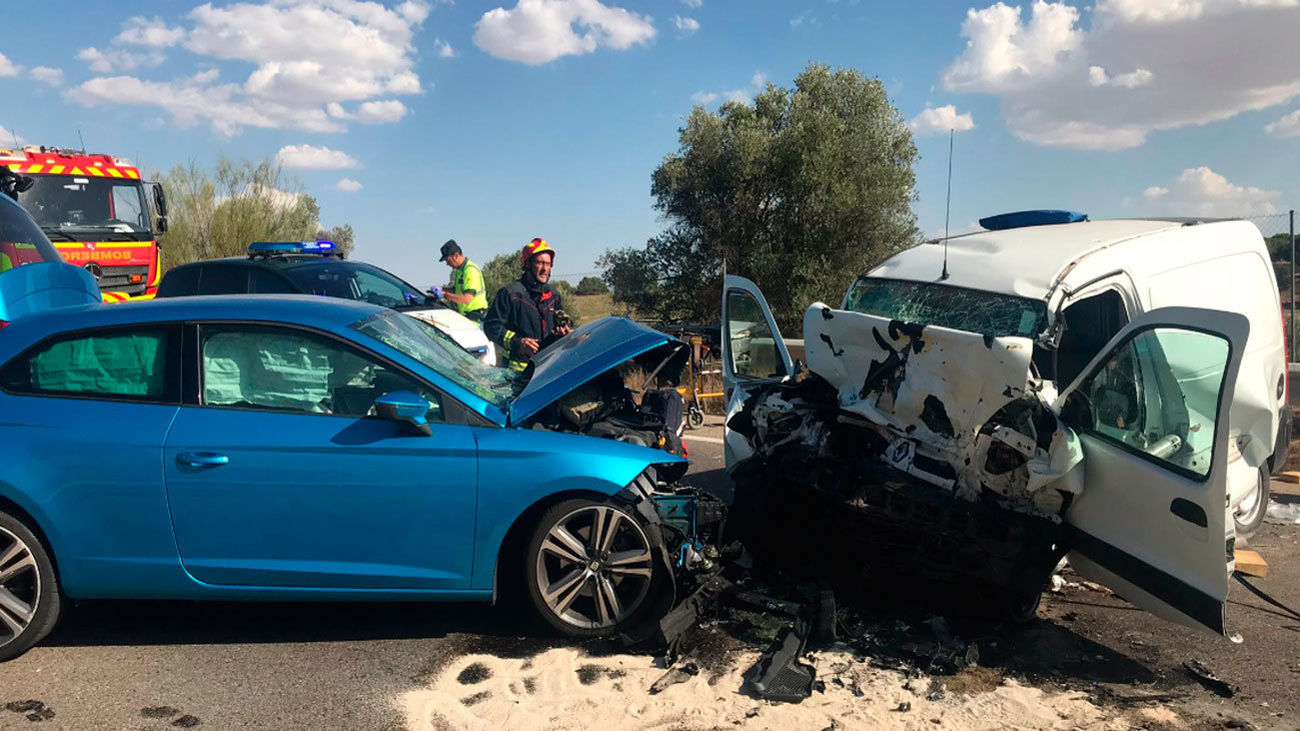 Tres heridos, uno grave, en un choque frontal en la M-404 en Batres