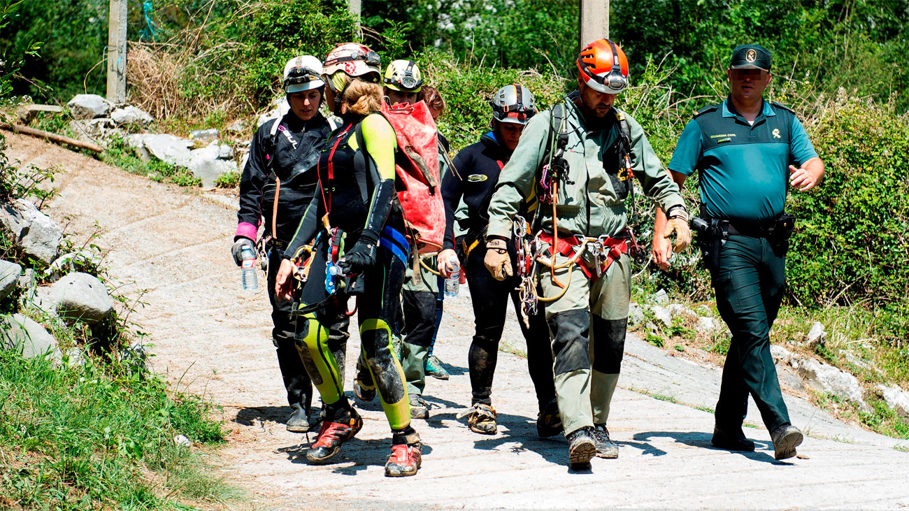 Rescatadas en buen estado las tres espeleólogas de Coventosa