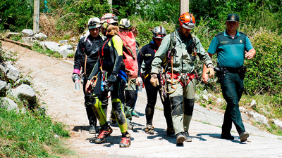 Rescatadas en buen estado las tres espeleólogas de Coventosa