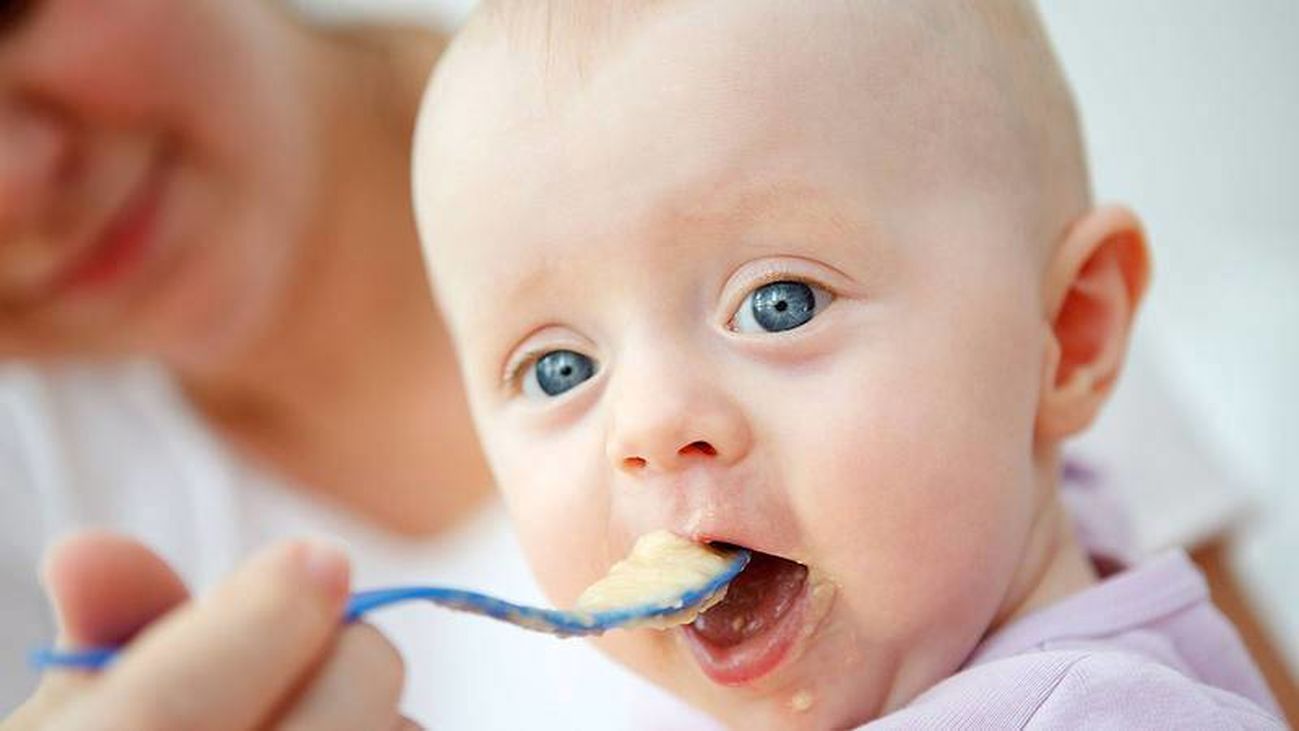 La OMS señala que la publicidad de alimentos azucarados para bebés se debe eliminar