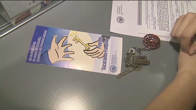 Dejar tus llaves a la policía para tener unas 'Vacaciones tranquilas'